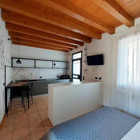 Nuova Casa Flora, Monolocale Con Minigiardino Apartment *